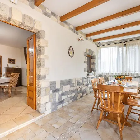 Dania 빌라 세글리에 메사피카